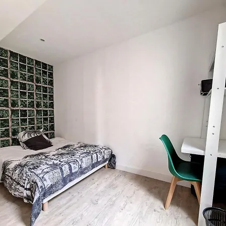 Apartment Joli Meuble Equipe