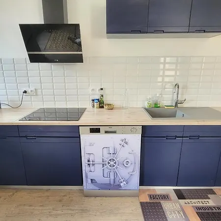 Apartment Joli Meuble Equipe