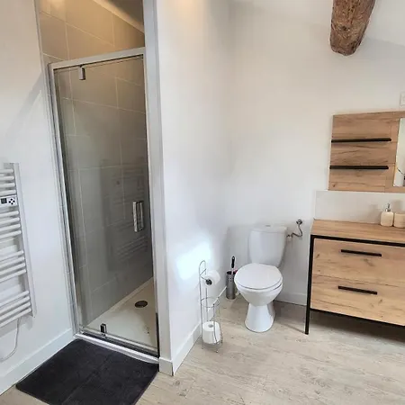 Apartment Joli Meuble Equipe